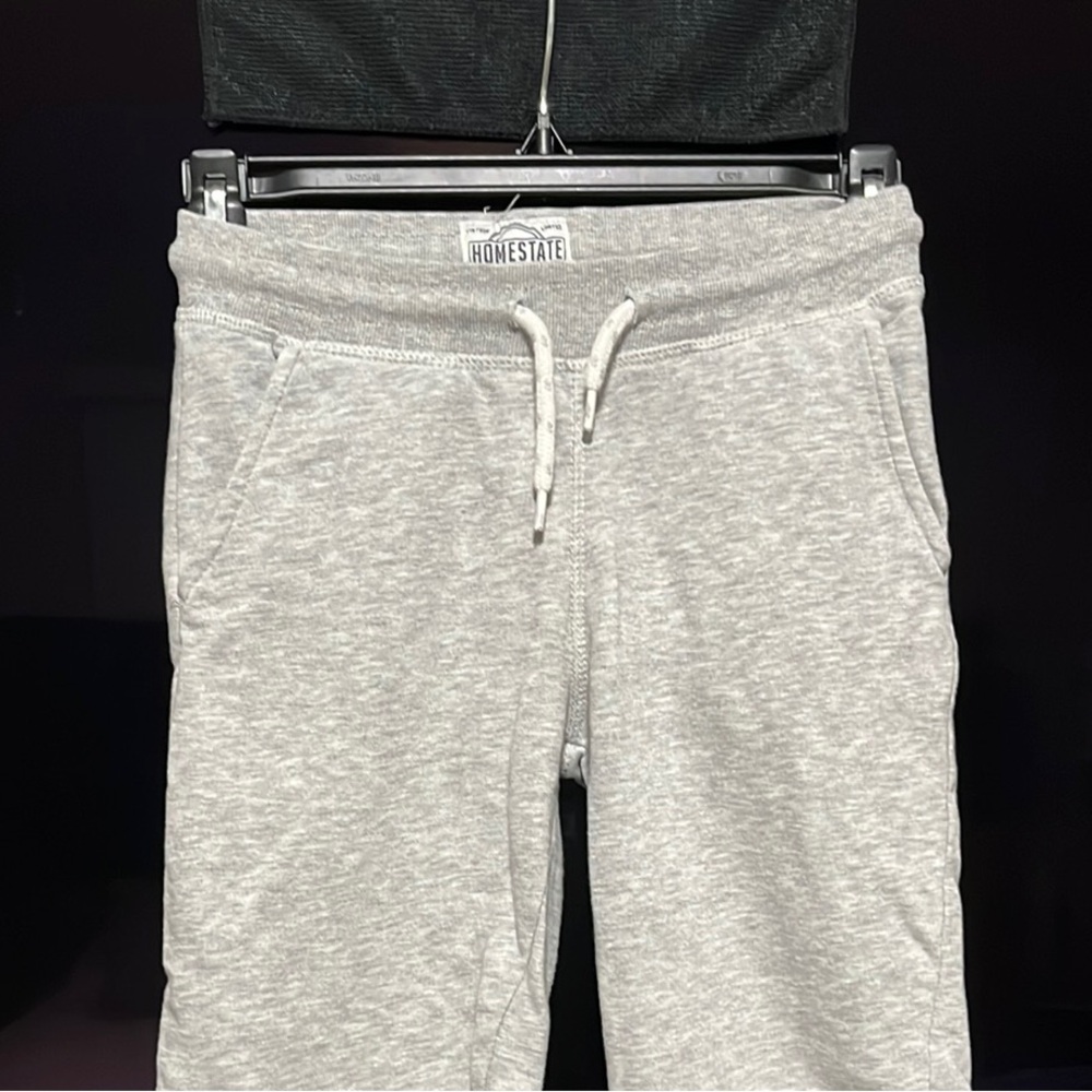🛍️5️⃣ / 💲2️⃣5️⃣🛍️ - Boys Gray Sweat Shorts - Picture 1 of 4